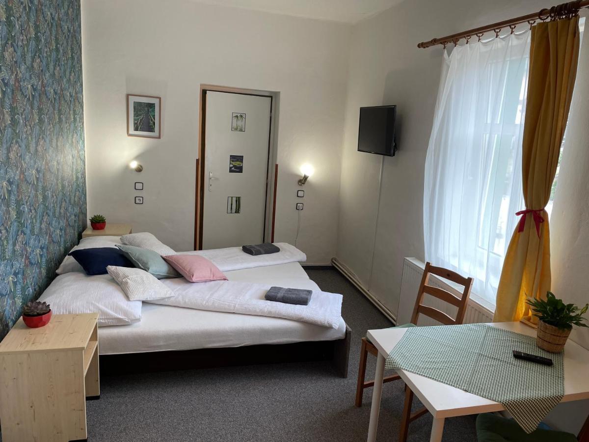 Penzion Slunecnice Dvůr Králové nad Labem Kültér fotó